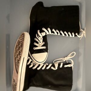 Converse Chuck Taylor Men’s 5/ Women’s 7 calf height lace up sneakers